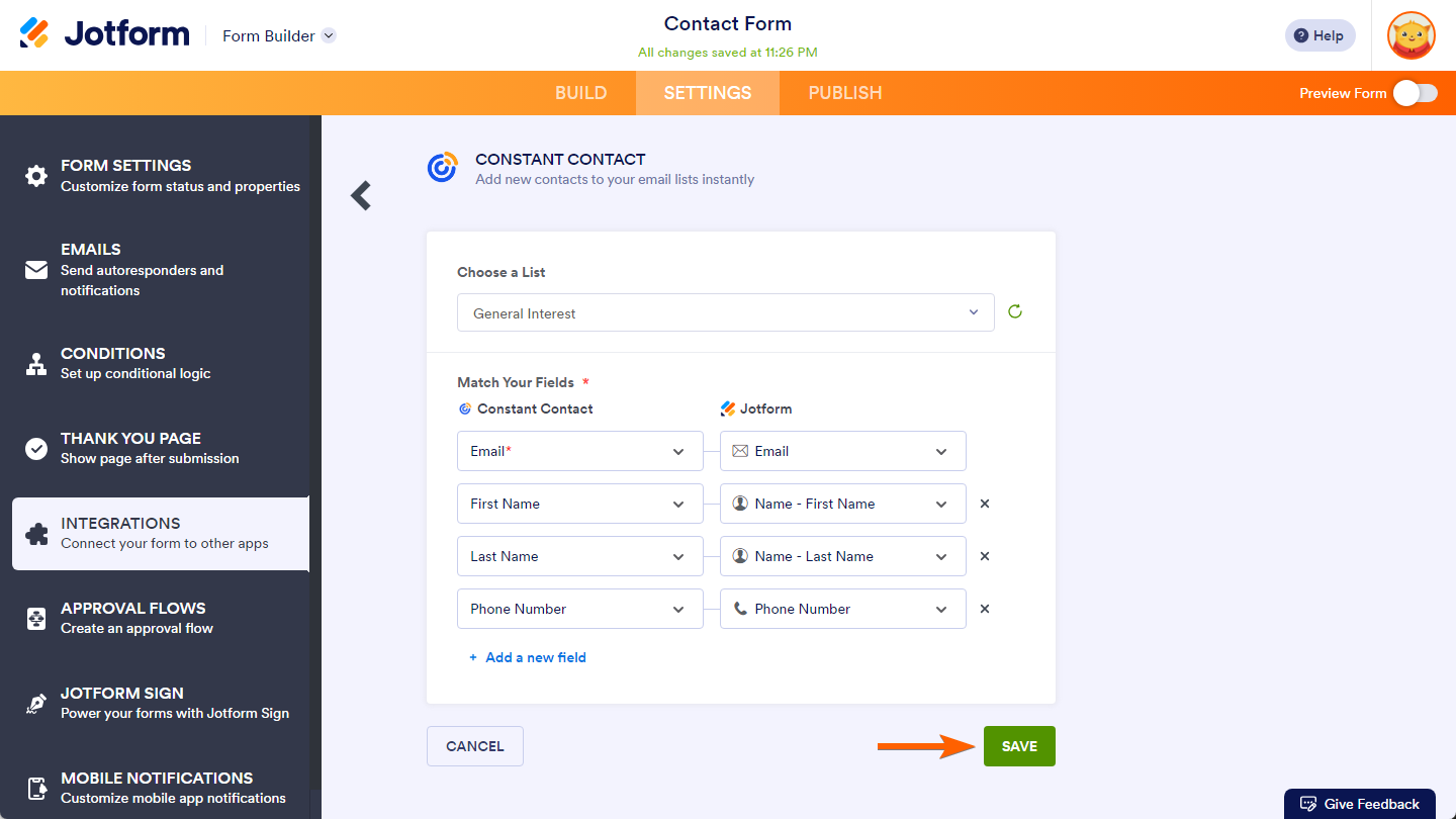 Capture d'écran de la page d'intégration Constant Contact dans le Générateur de formulaires Jotform avec une flèche pointant vers le bouton Enregistrer