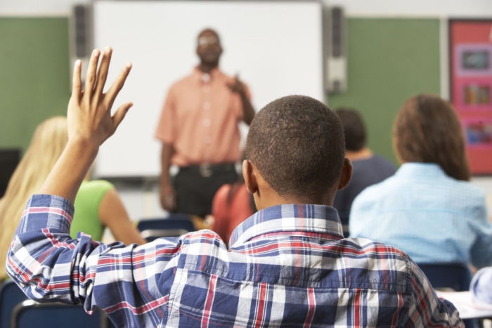 How to connect with students in overcrowded classrooms Image-1