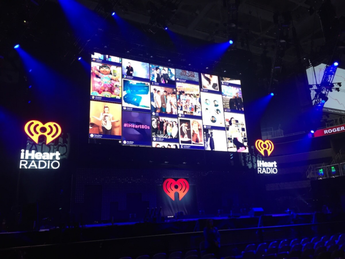 digital wall that displays social posts of the event