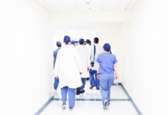 How does CAHPS help medical institutions improve?