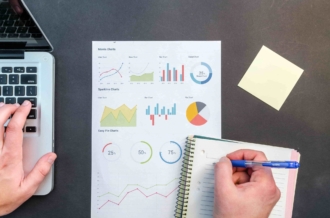 How do you calculate the customer satisfaction score?