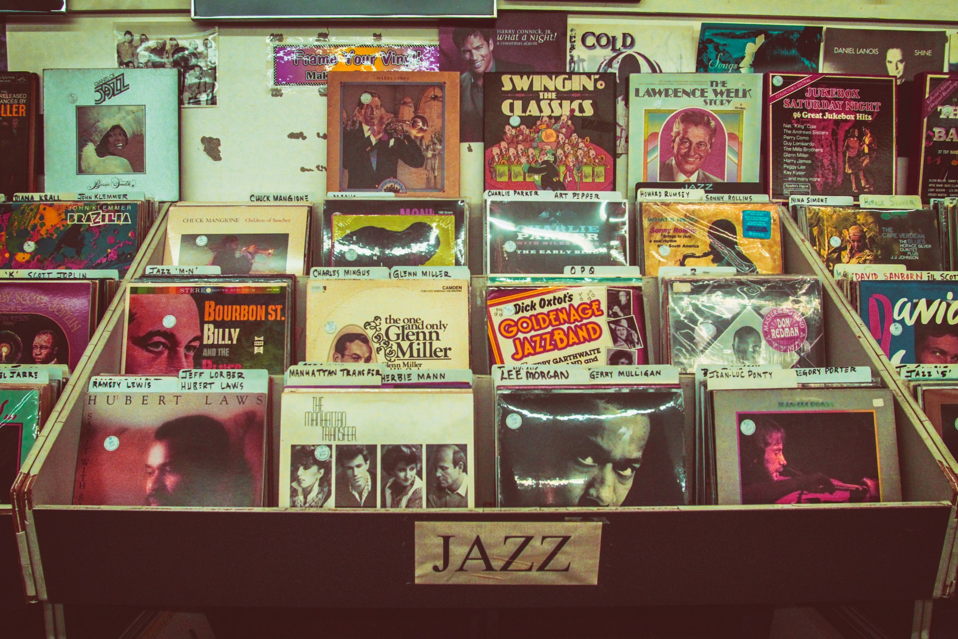 Stylish Music Wallpapers for Your Taste Image-26