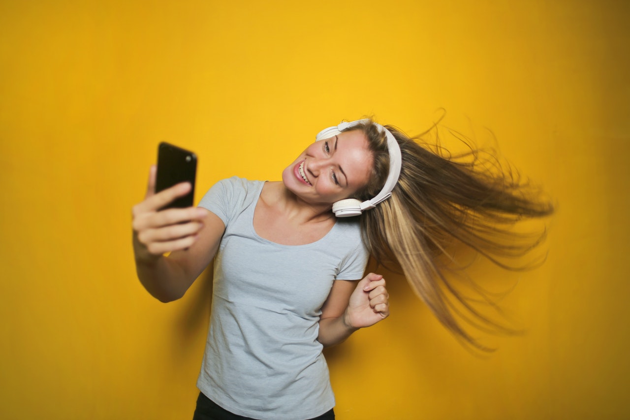 Stylish Music Wallpapers for Your Taste Image-38