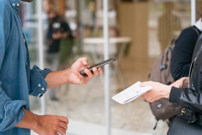 How to use a QR code on flyers
