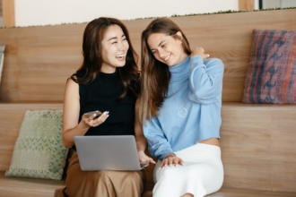 Beacons vs Linktree: Choosing the right link-in-bio tool