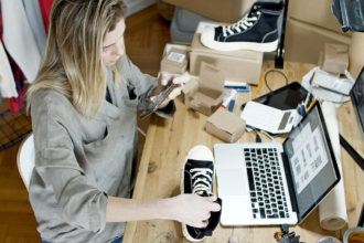 How to sell a service online: Tips and best practices