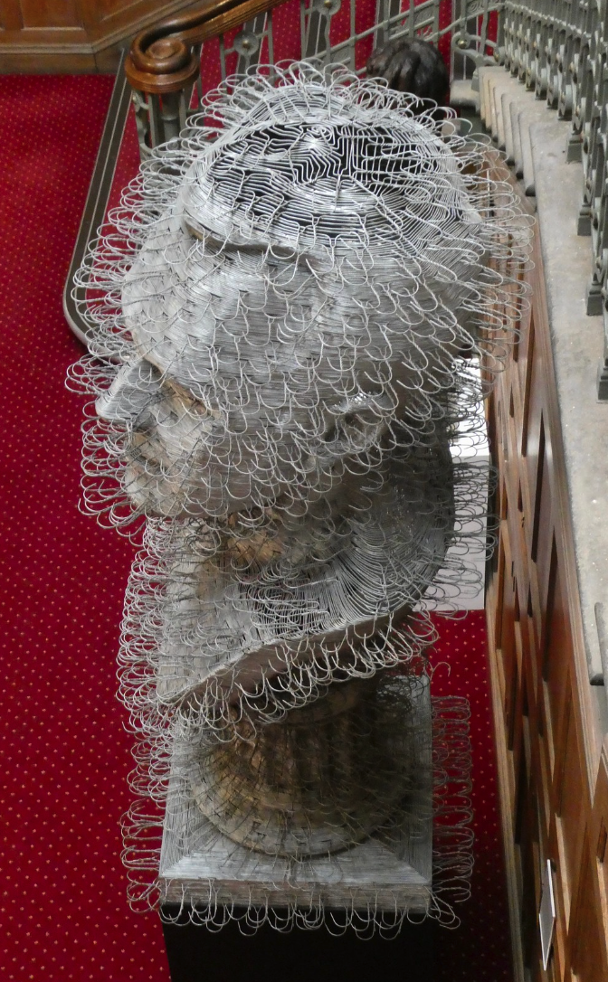 40 Terrific Works of Art Made From Common Trash Image-10
