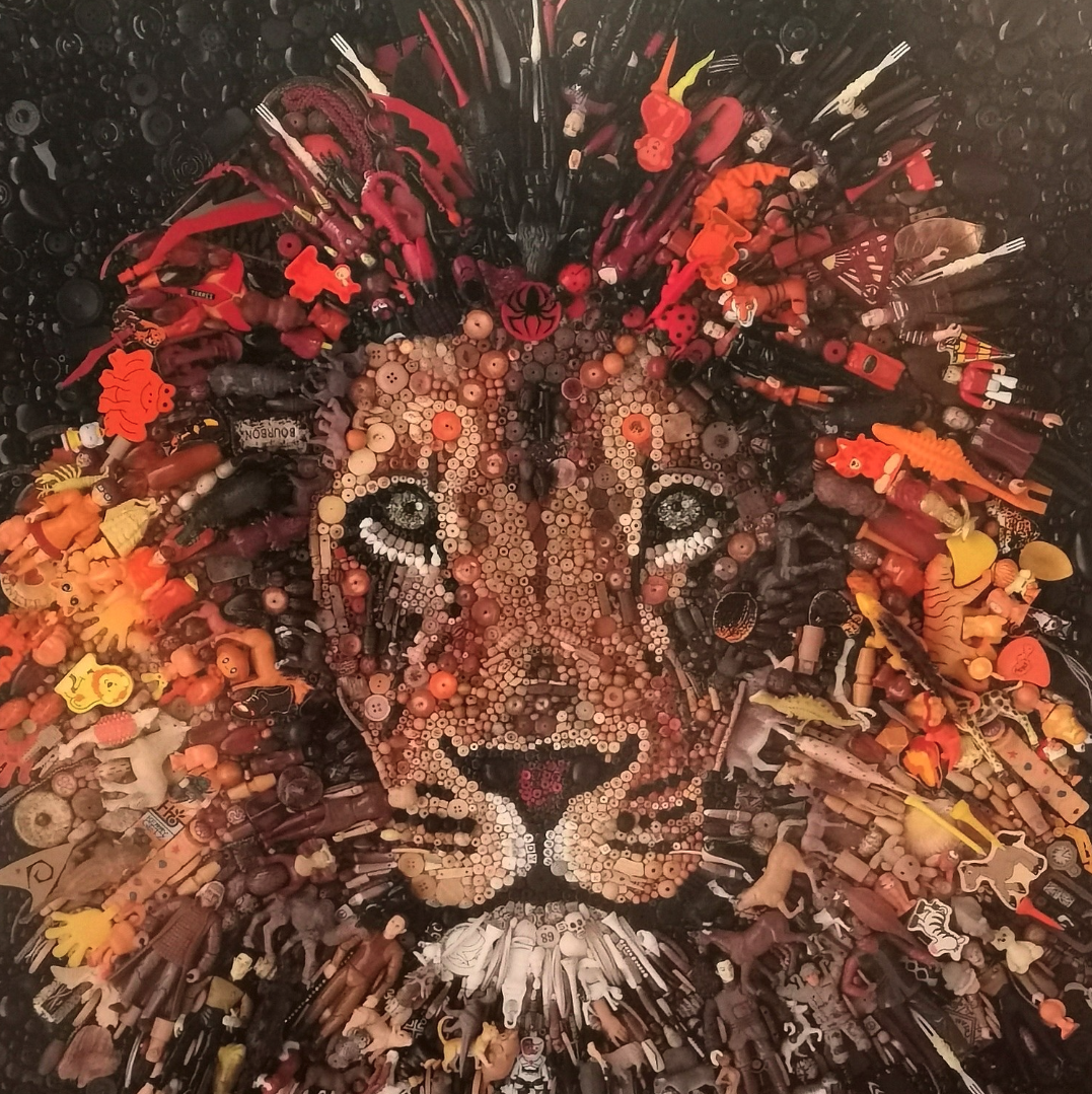 40 Terrific Works of Art Made From Common Trash Image-19