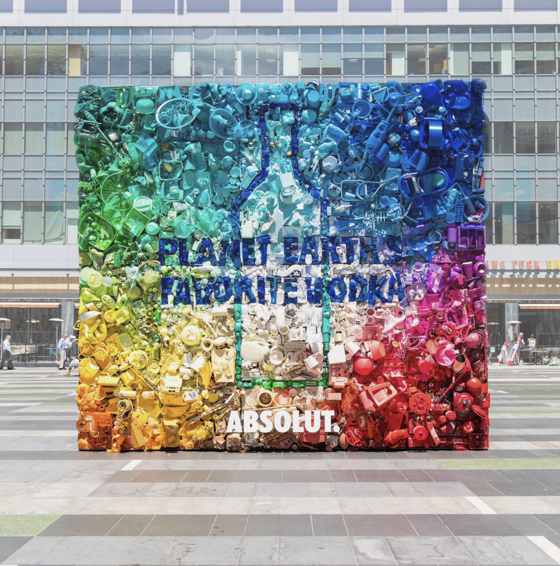 40 Terrific Works of Art Made From Common Trash Image-28