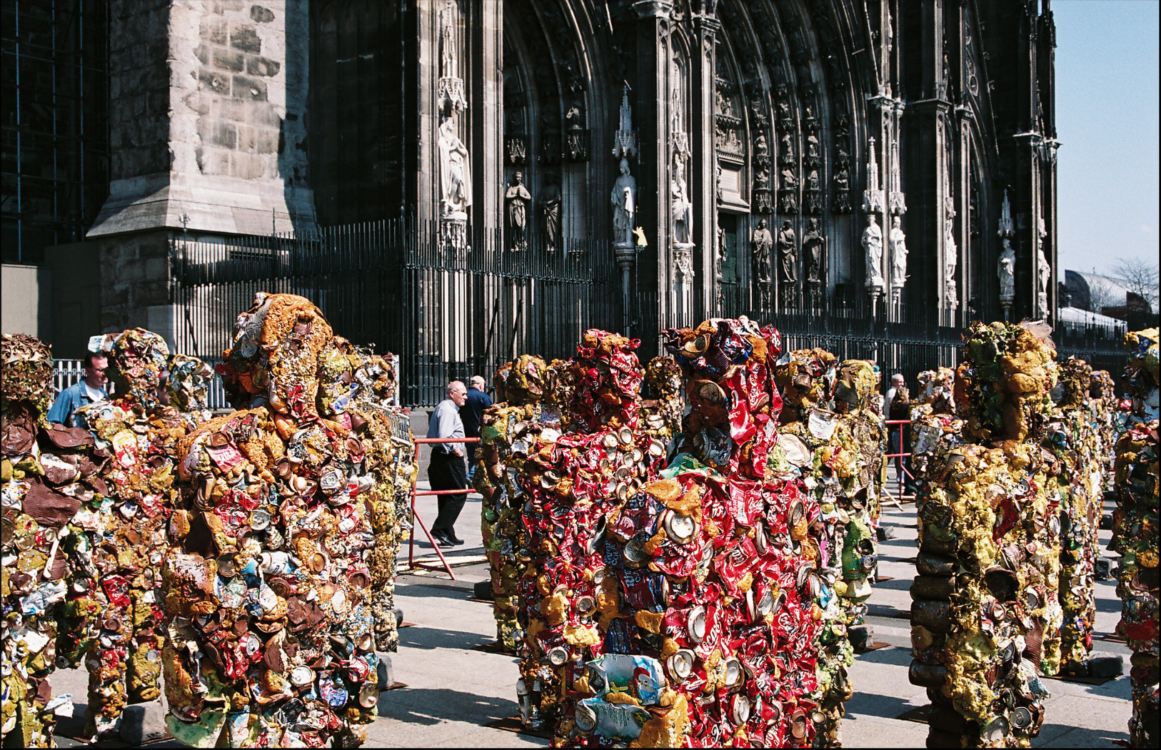 40 Terrific Works of Art Made From Common Trash Image-30
