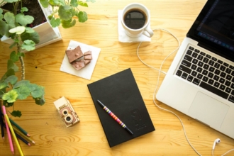 6 examples of an effective landing page with a form