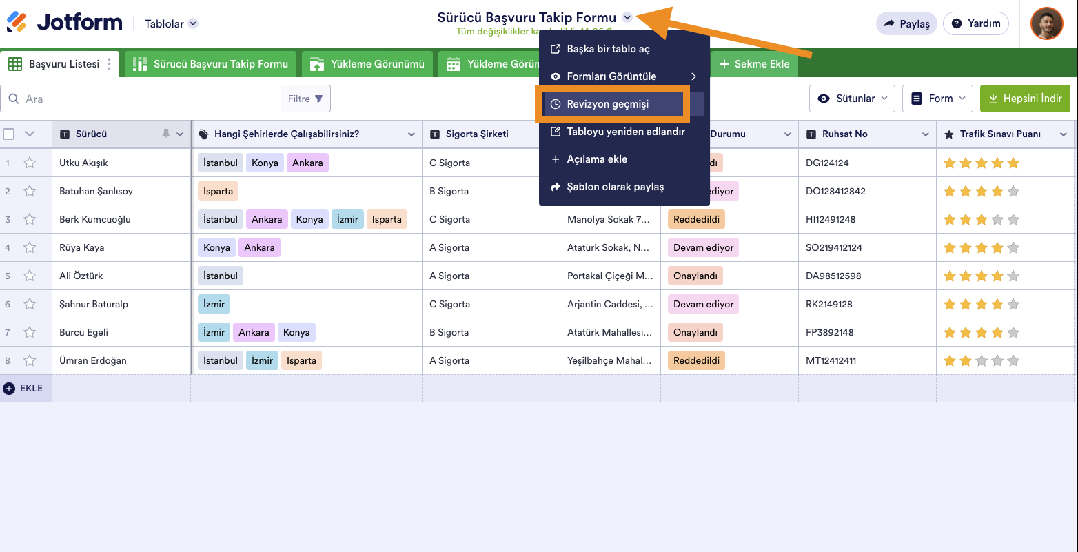 Jotform Tablolar Revizyon Geçmişi Seçeneğine Tıklayan Ok