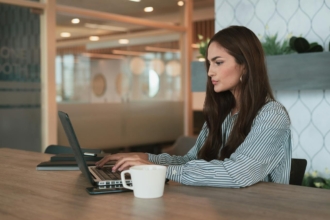 Microsoft Forms vs SurveyMonkey für Umfragen