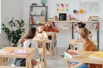 Quizlet vs Kahoot!: A comparative guide for educators