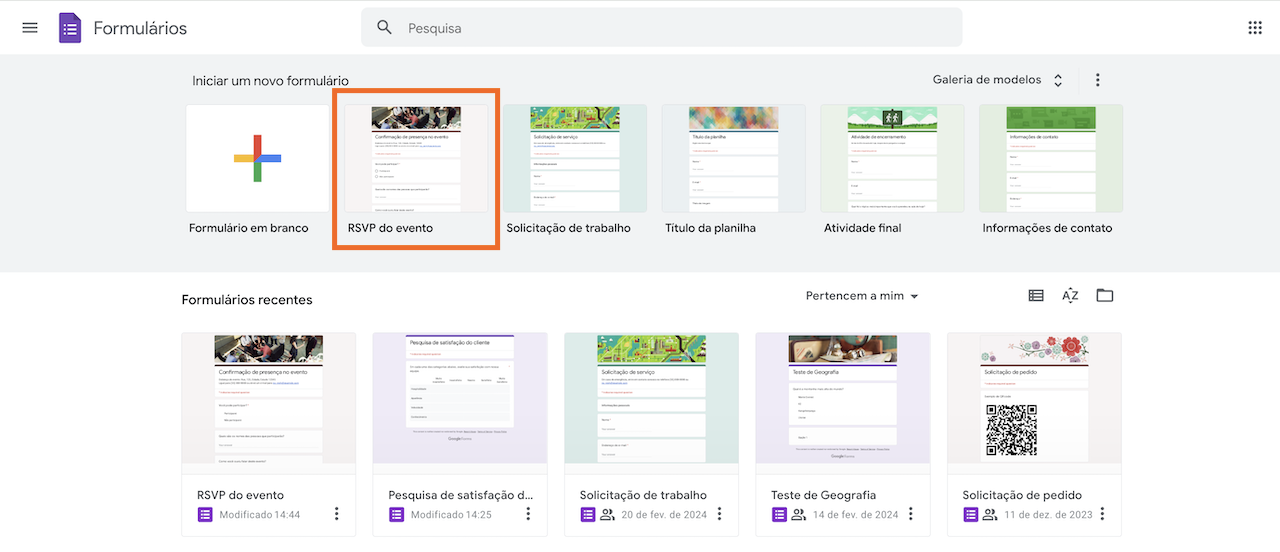 Uma interface que apresenta uma seleção de modelos de formulários, incluindo opções para RSVP, feedback de eventos e pedidos de folga