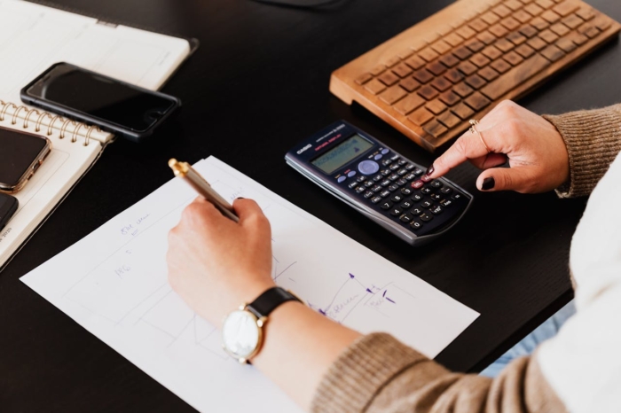 FreshBooks vs QuickBooks: Which one is best in 2026?