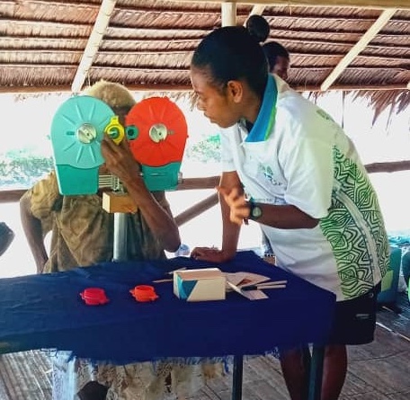 Image of an OOXii mobile vision tester in action