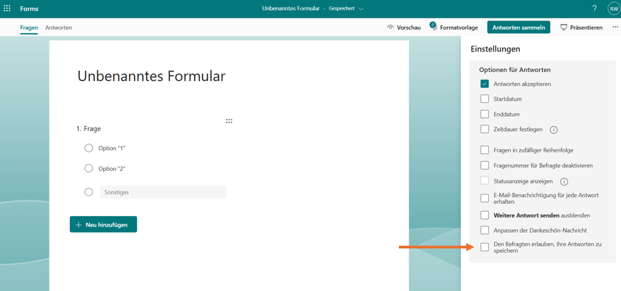 Screenshot von Microsoft Forms mit einem Pfeil, der auf die Einstellung „Den Befragten das Speichern ihrer Antworten erlauben“ zeigt