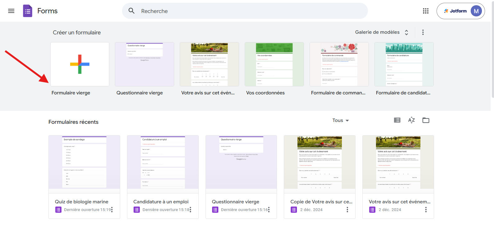 Capture d’écran de la page d’accueil de Google Forms avec l’option « Formulaire vierge » sous le menu « Créer un formulaire »