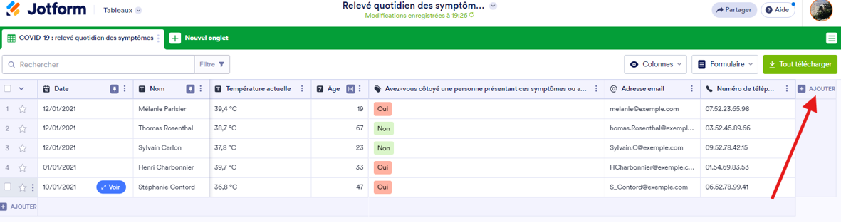 Capture d’écran des Tableaux Jotform avec une flèche pour cliquer sur « Ajouter » pour ajouter une colonne