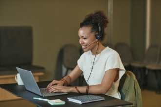Customer service vs customer support: What’s the difference?
