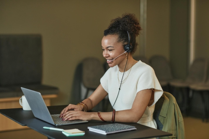 Customer service vs customer support: What’s the difference?