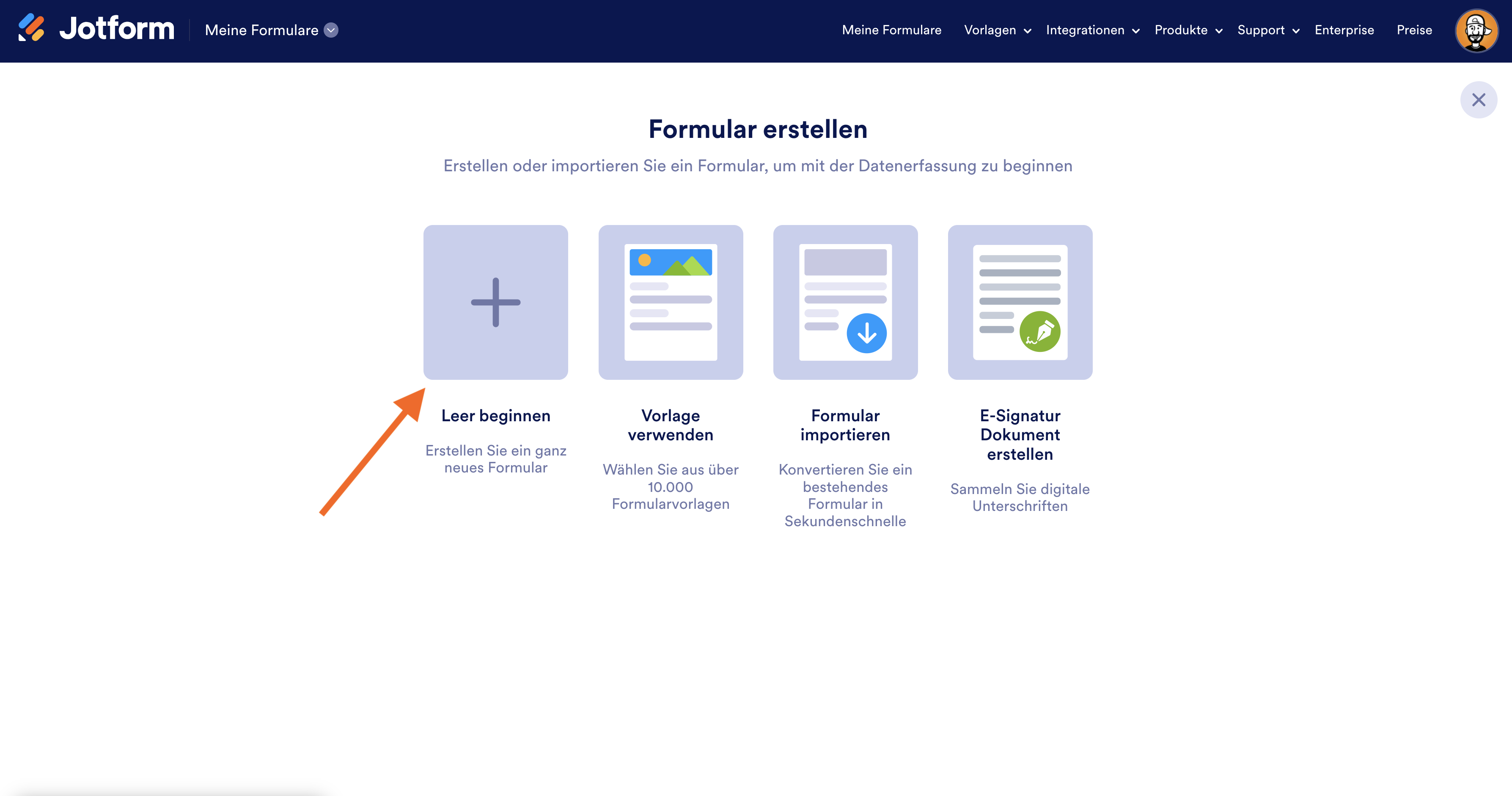 Screenshot von Jotform im Menü Formular erstellen mit einem Pfeil, der auf den Button Leer beginnen zeigt