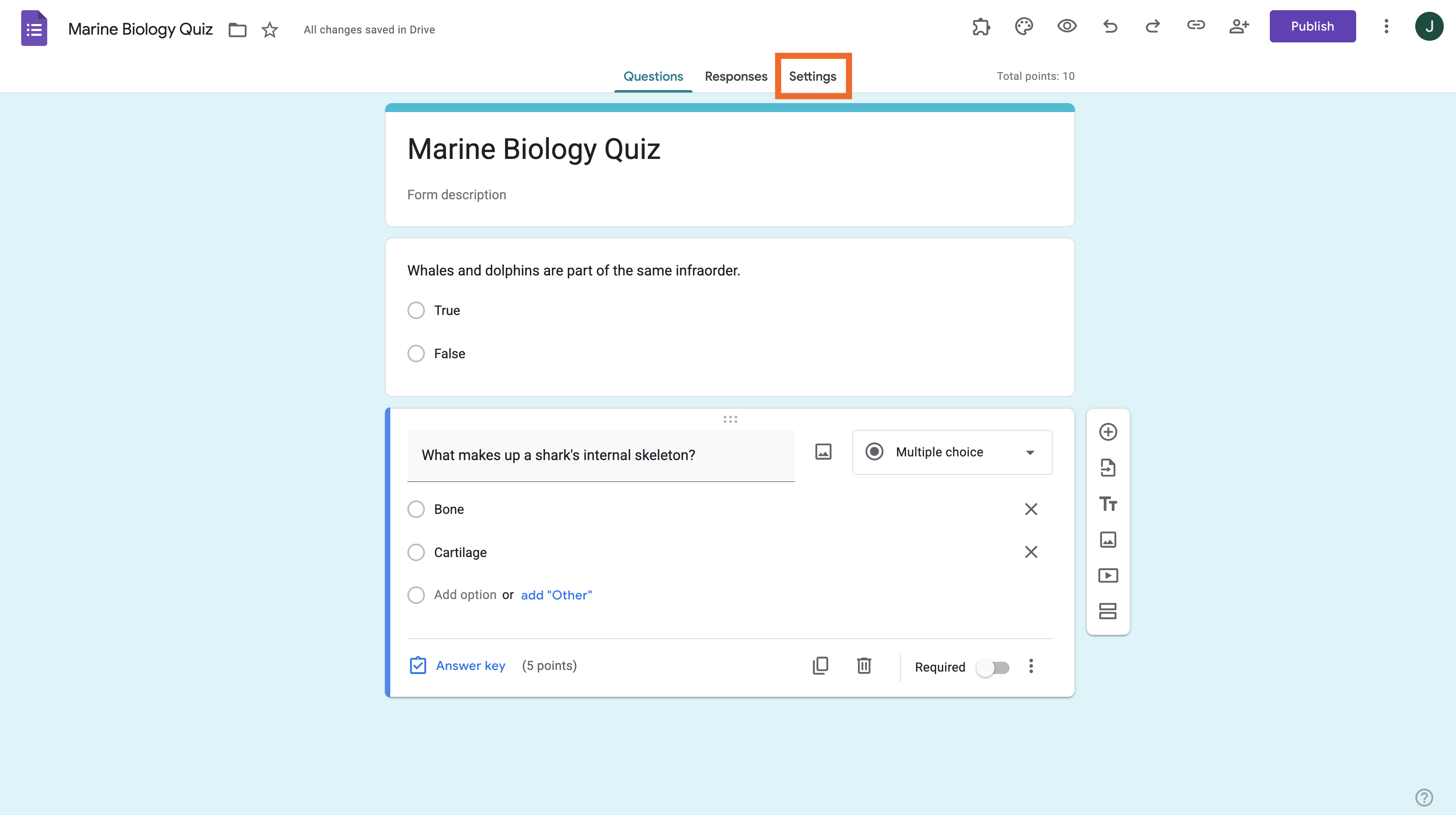Screenshot di un quiz di biologia marina nel creatore di Google Moduli