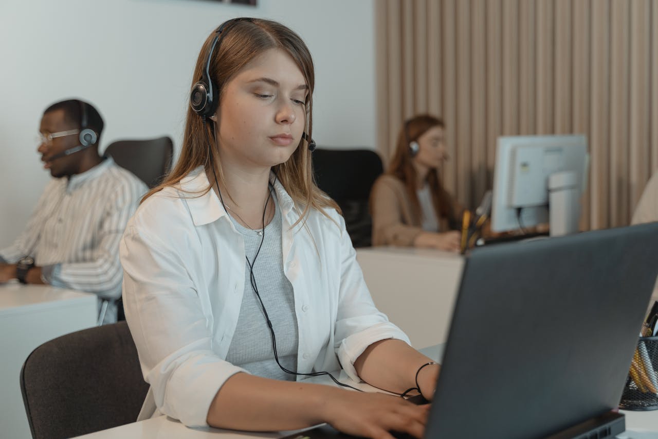Proactive customer service: 9 life-saving tips