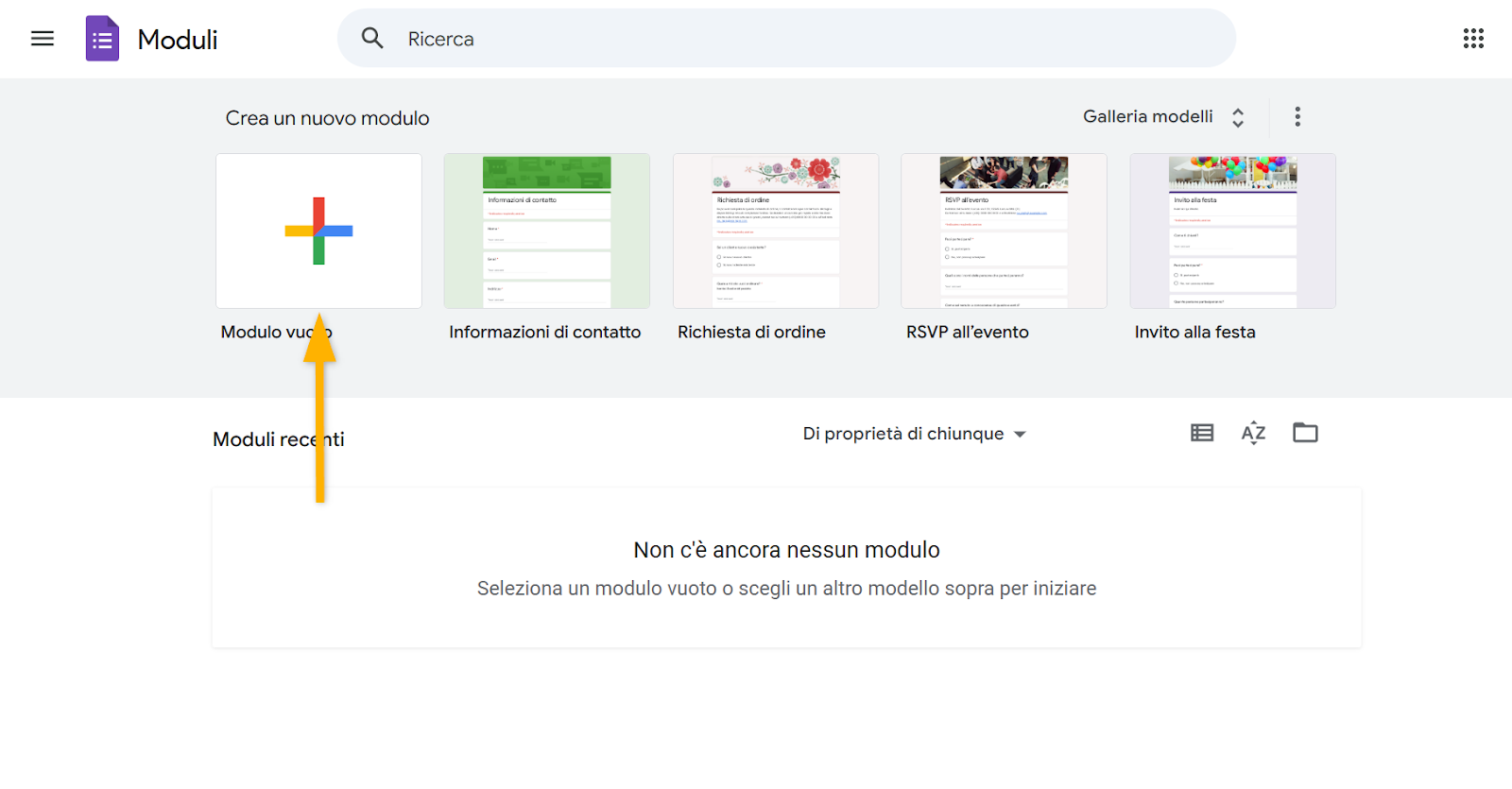 Screenshot della homepage di Moduli Google con una freccia che punta al pulsante Modulo vuoto