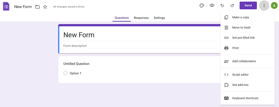 Interfaz de Google Forms con un nuevo formulario, que presenta una pregunta sin título, un menú desplegable con varias opciones