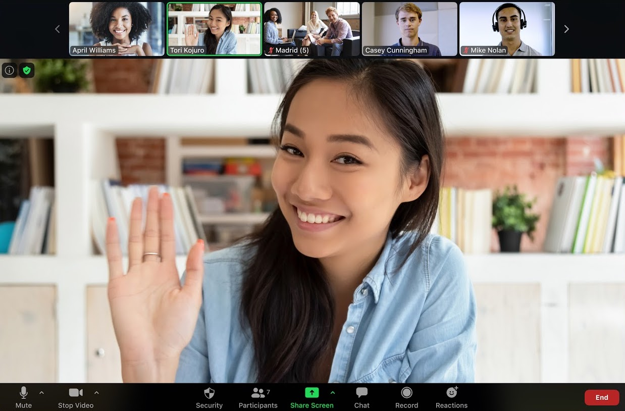 Schermata di una riunione virtuale di gruppo su Zoom