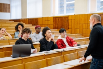 KI in der Bildung: Wird KI Lehrer ersetzen?