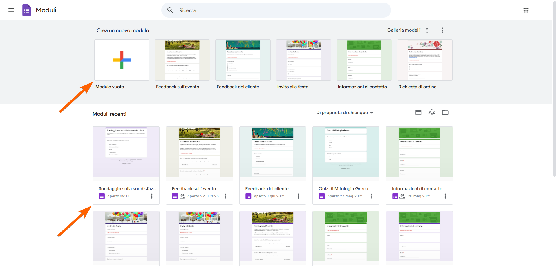 Freccia che indica l'opzione modulo vuoto su Google Forms e un'altra freccia che indica un modulo modificabile