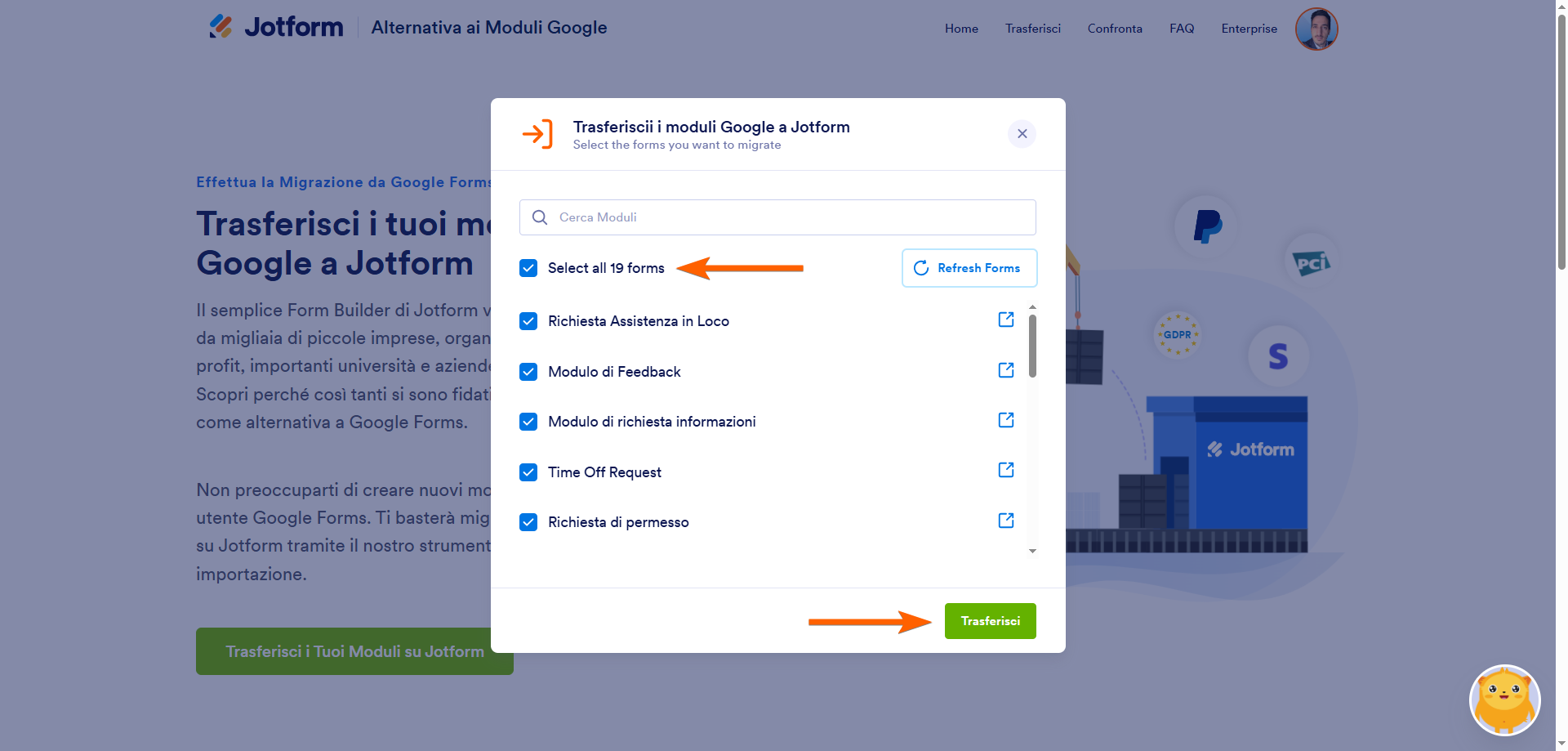 Screenshot dello strumento di importazione dei Google Forms a Jotform, con frecce che puntano alla casella "Seleziona tutti i moduli" e al pulsante "Trasferisci"