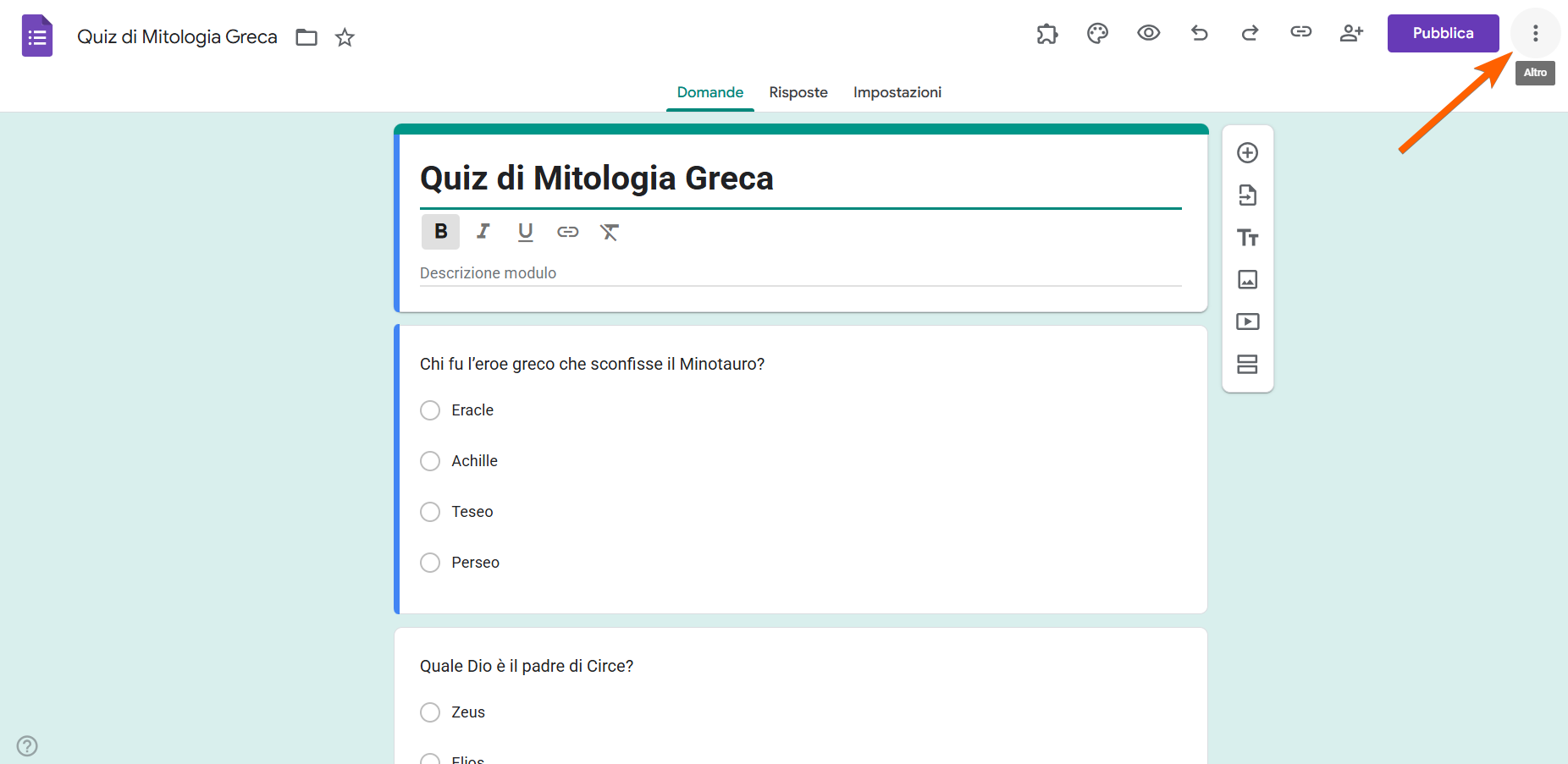 Screenshot dell'interfaccia Google Forms con il pulsante Altro evidenziato