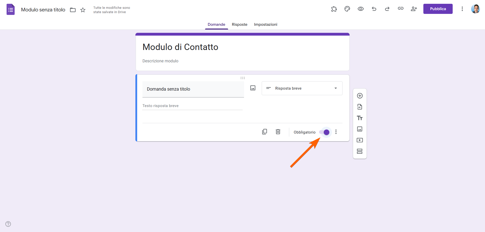 Screenshot di una domanda del modulo Google con l'opzione "obbligatorio" attivata
