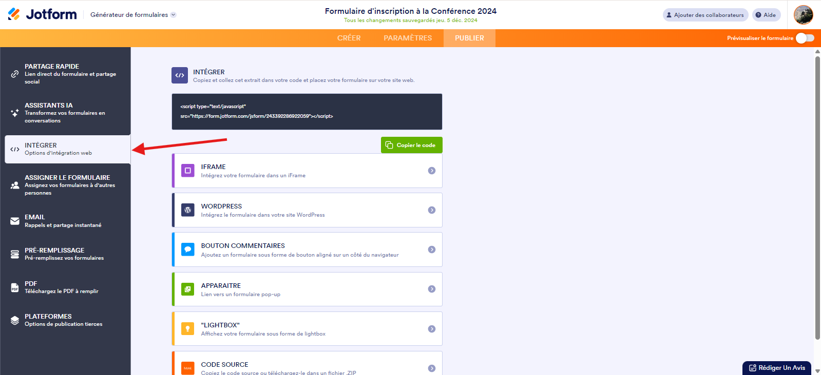 Capture d’écran illustrant un utilisateur cliquant sur l’option « Embed » située sur le panneau latéral gauche de l’interface