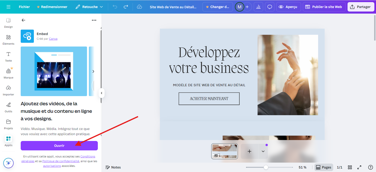 Capture d’écran d’un projet de site Canva vierge, avec une flèche pointant vers le bouton « Ouvrir » de l'application « Embed »