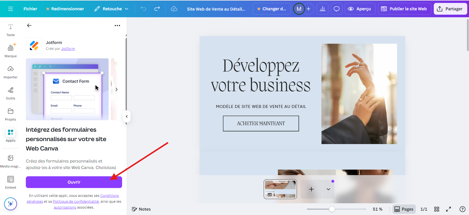 Capture d’écran de Canva avec l’application Jotform ouverte sur le côté gauche, avec une flèche pointant vers le bouton « Ouvrir »
