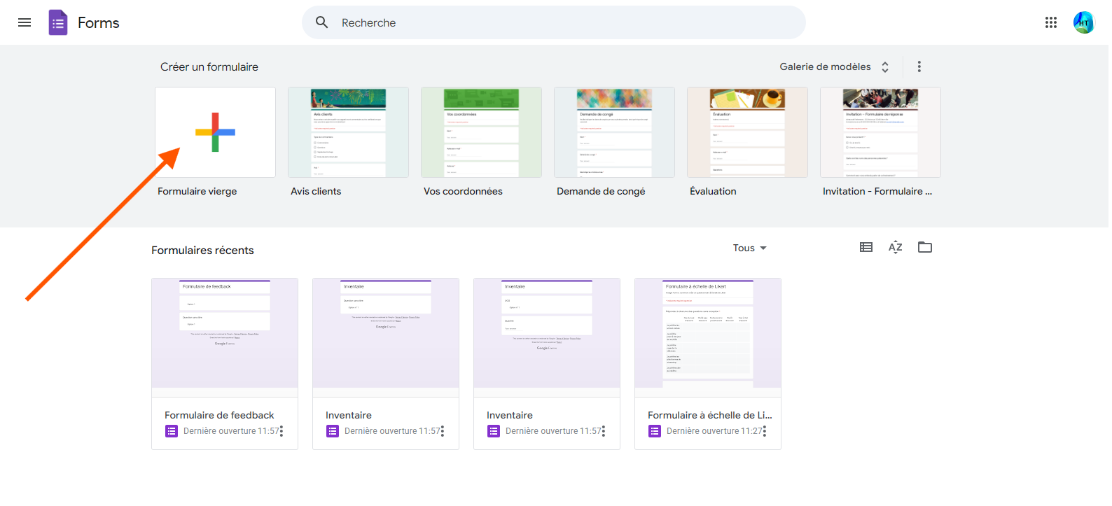 Capture d'écran de l'écran d'accueil de Google Forms, avec l'option de créer un nouveau formulaire vierge mise en évidence