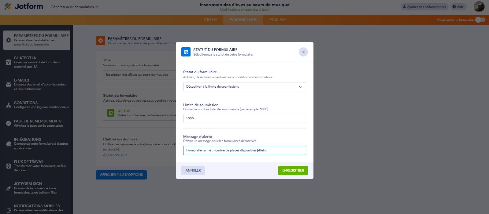 Capture d'écran de la section Statut du formulaire dans l'onglet Paramètres du Générateur de formulaires Jotform avec le statut défini sur Désactiver à la limite de soumissions
