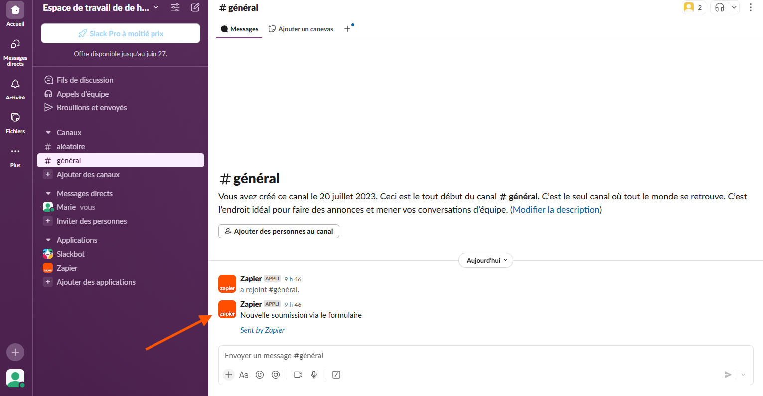 Capture d'écran de Slack avec une flèche pointant vers une notification Zapier