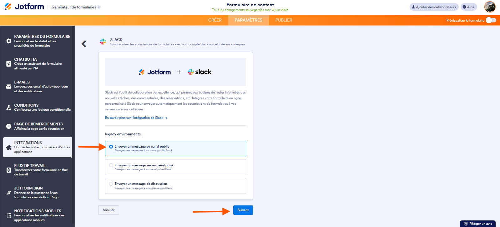 Capture d'écran de l'intégration Slack dans Jotform, avec des flèches pointant vers les options d'action et le bouton Suivant