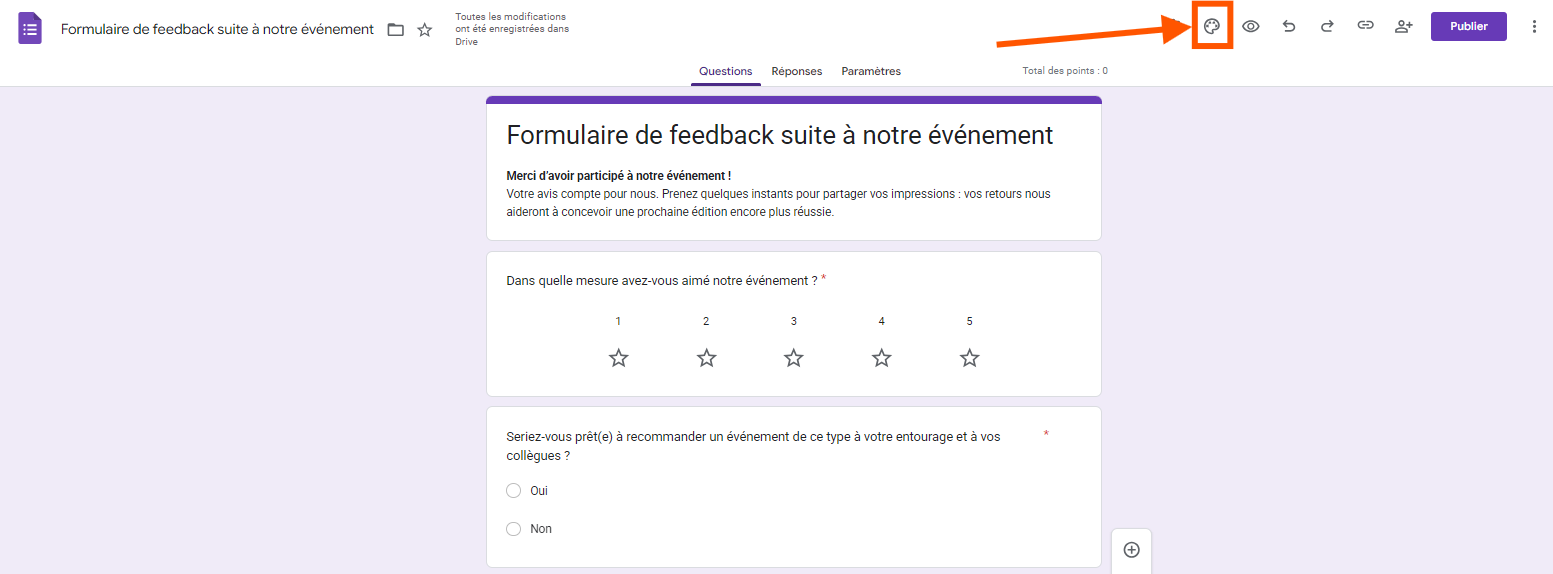 Capture d'écran illustrant comment cliquer sur le bouton Personnaliser le thème dans le Formulaire de feedback suite à notre événement dans Google Forms