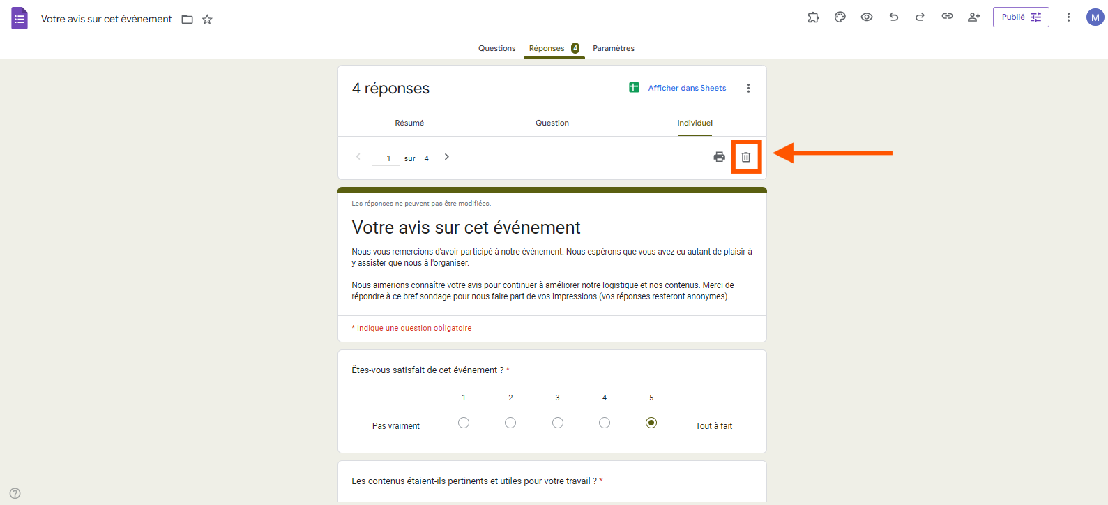 Capture d'écran montrant où cliquer sur l'icône de la corbeille pour supprimer une réponse dans un formulaire Google Forms
