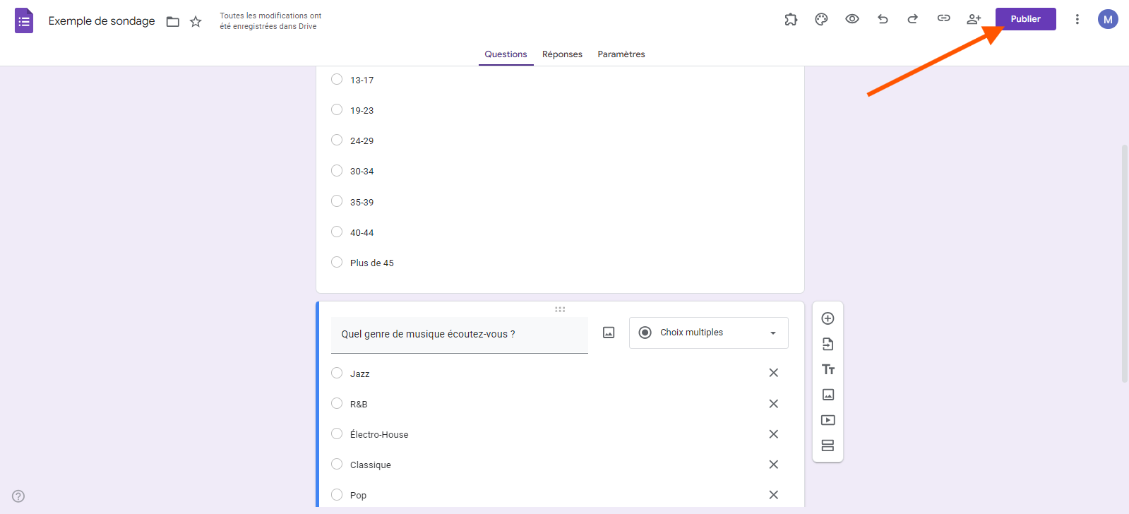 Capture d'écran avec une flèche pointant sur le bouton Publier dans Google Forms