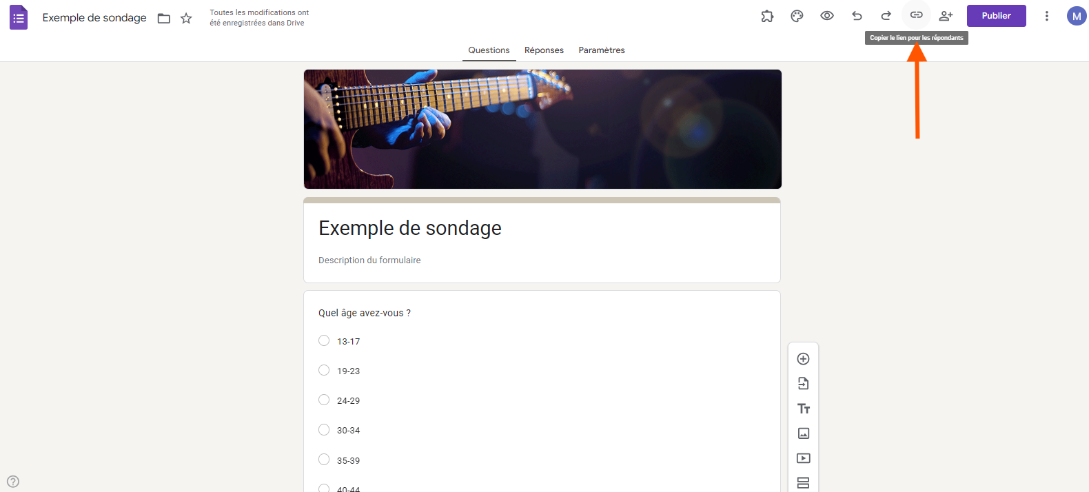 Capture d'écran avec une flèche pointant sur l'icône Copier le lien pour les répondants dans Google Forms