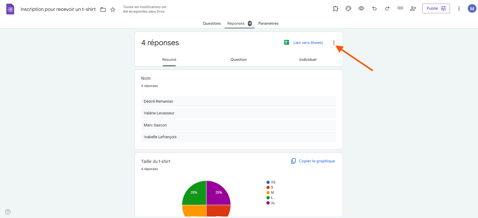 Capture d'écran avec une flèche pointant sur les trois points verticaux dans l'onglet Réponses de Google Forms