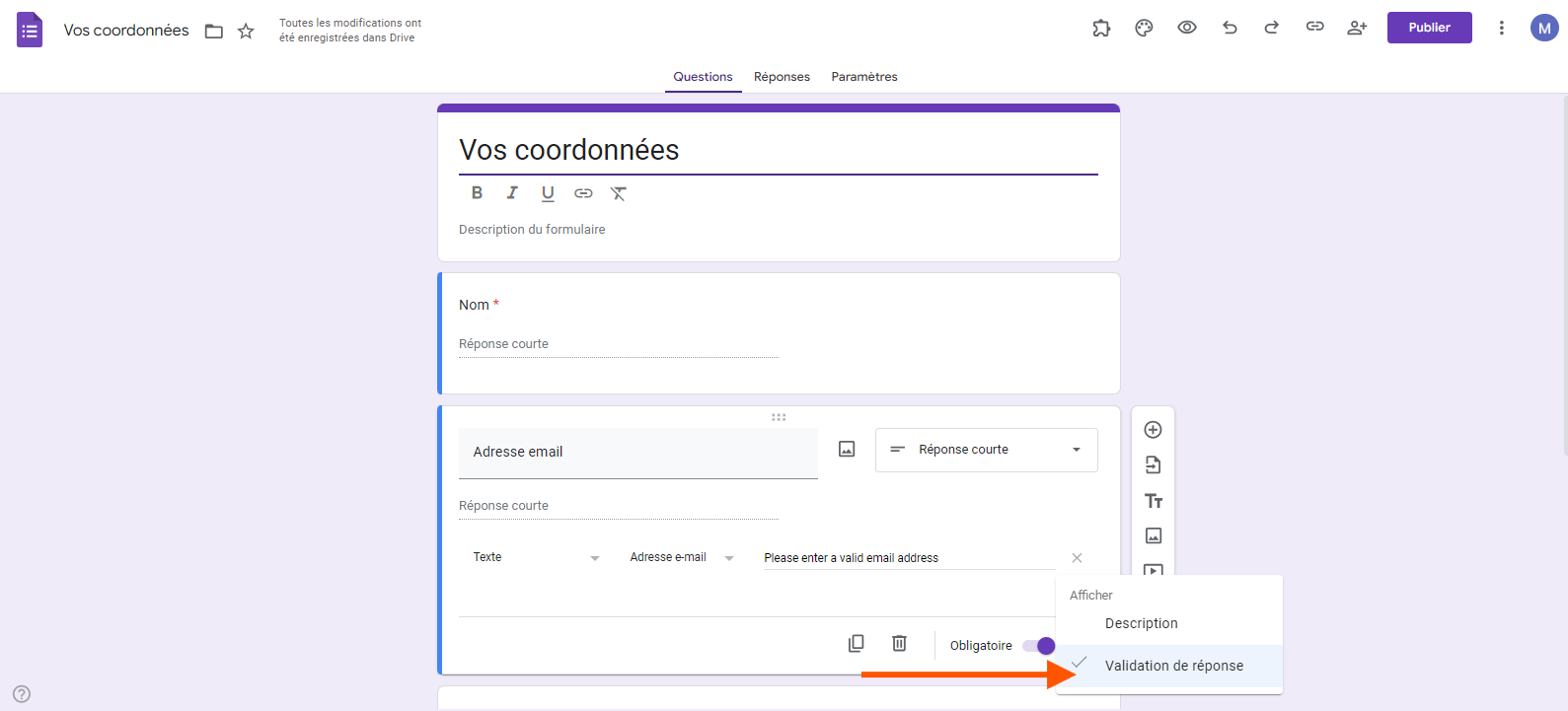 Capture d'écran d'une question Google Forms avec une flèche pointant sur le menu déroulant avec Validation de réponse surlignée